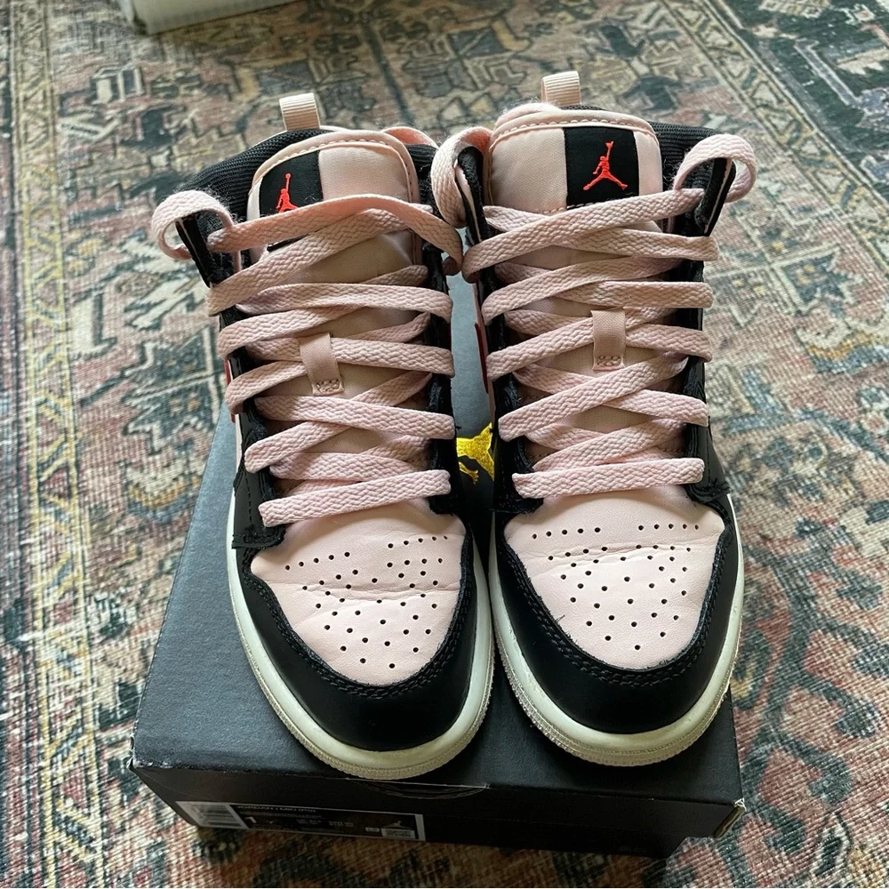 Nike Air Jordan 1 Mid PS Sz 1 Youth Atmosphere Pink Infrared 23 Black 640734-604 - Picture 2 of 12